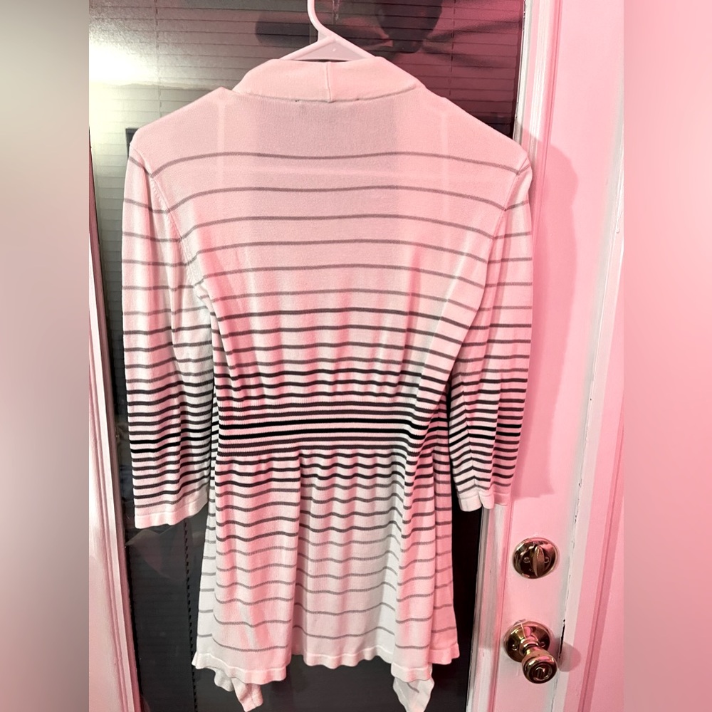LIKE NEW WHITE HOUSE BLACK MARKET 3/4 SLEEVE SZL SHRUG/SWEATER